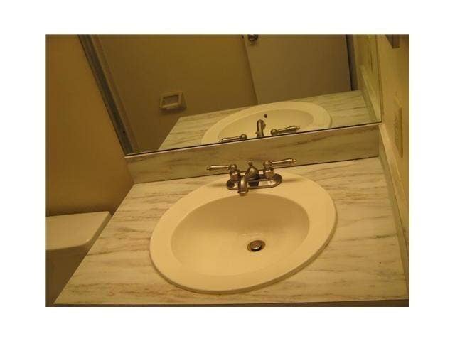733 SE 1ST Street, #310, Deerfield Beach, FL 33441 GUEST BATHROOM