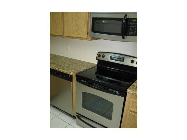 733 SE 1ST Street, #310, Deerfield Beach, FL 33441 MICROWAVE, SMOOTH TOP RANGE