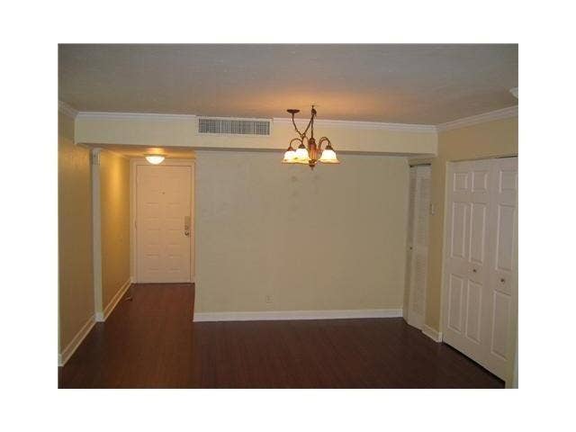 733 SE 1ST Street, #310, Deerfield Beach, FL 33441 ENTRY FOYER AND DINING AREA
