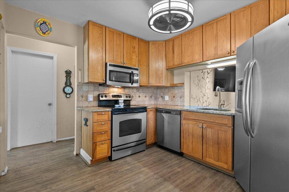 8059 ROSE MARIE Avenue E, Boynton Beach, FL 33472 10-JLC_6440