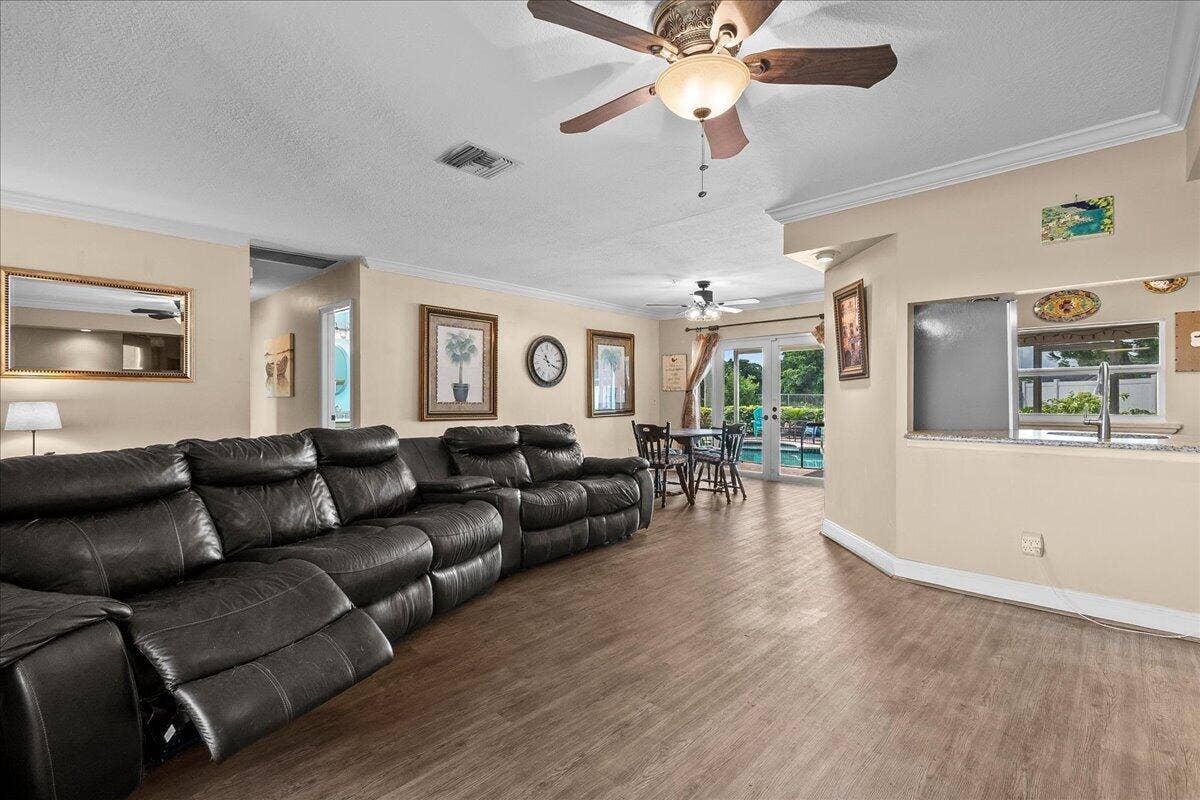 8059 ROSE MARIE Avenue E, Boynton Beach, FL 33472 09-JLC_6435