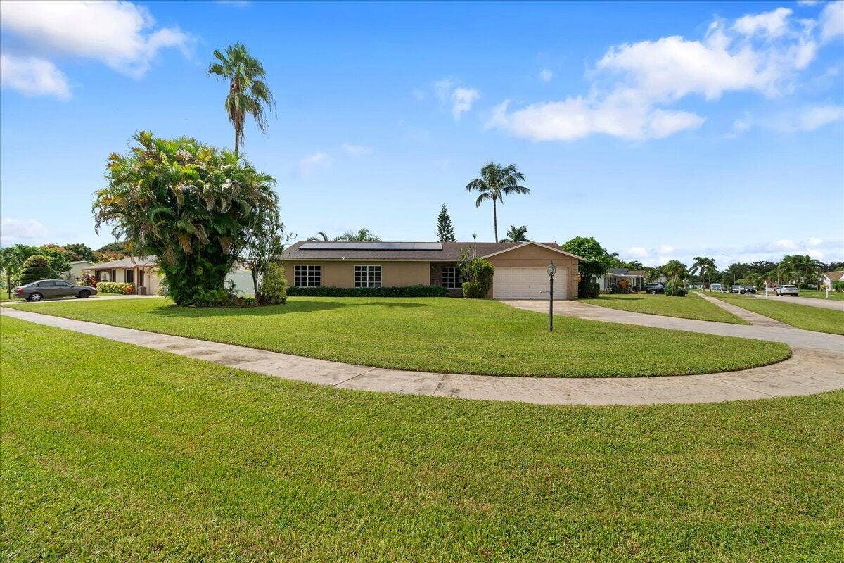 8059 ROSE MARIE Avenue E, Boynton Beach, FL 33472 01-JLC_6535