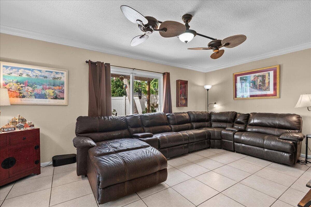 8059 ROSE MARIE Avenue E, Boynton Beach, FL 33472 13-JLC_6456