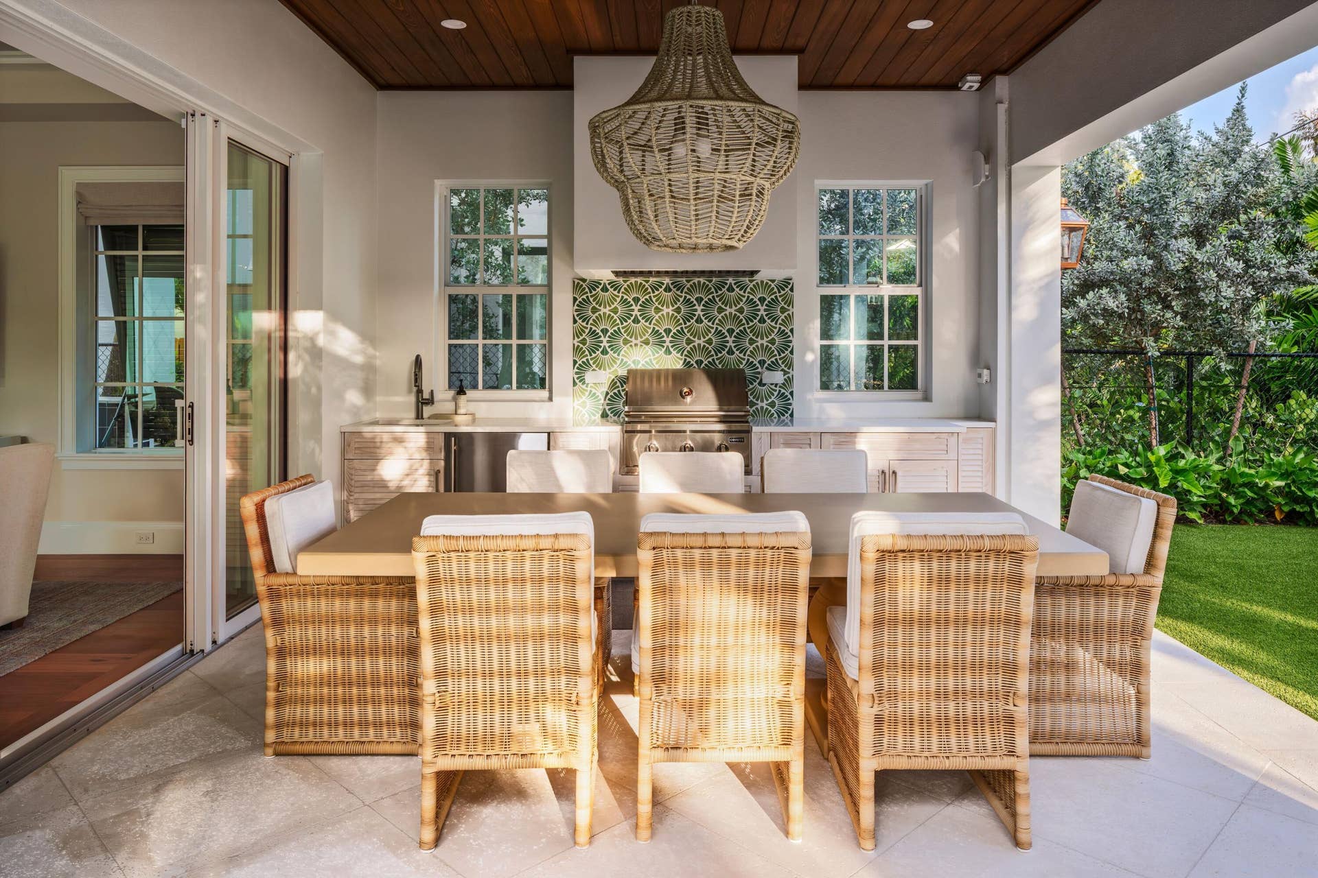 309 Greymon Drive, West Palm Beach, FL 33405 09 - Outdoor dining space with wicker ch
