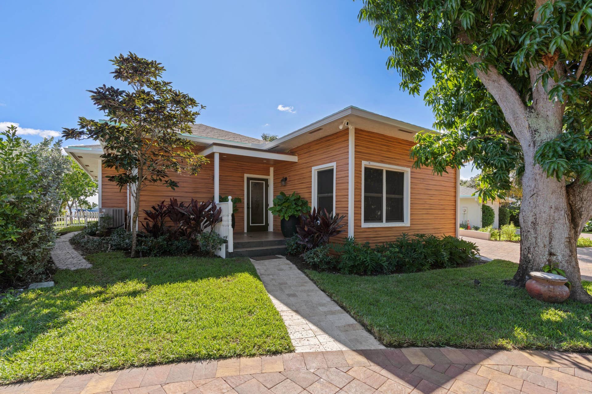 257 E 23rd Street, Riviera Beach, FL 33404 DSC04363.jpg-SMALL