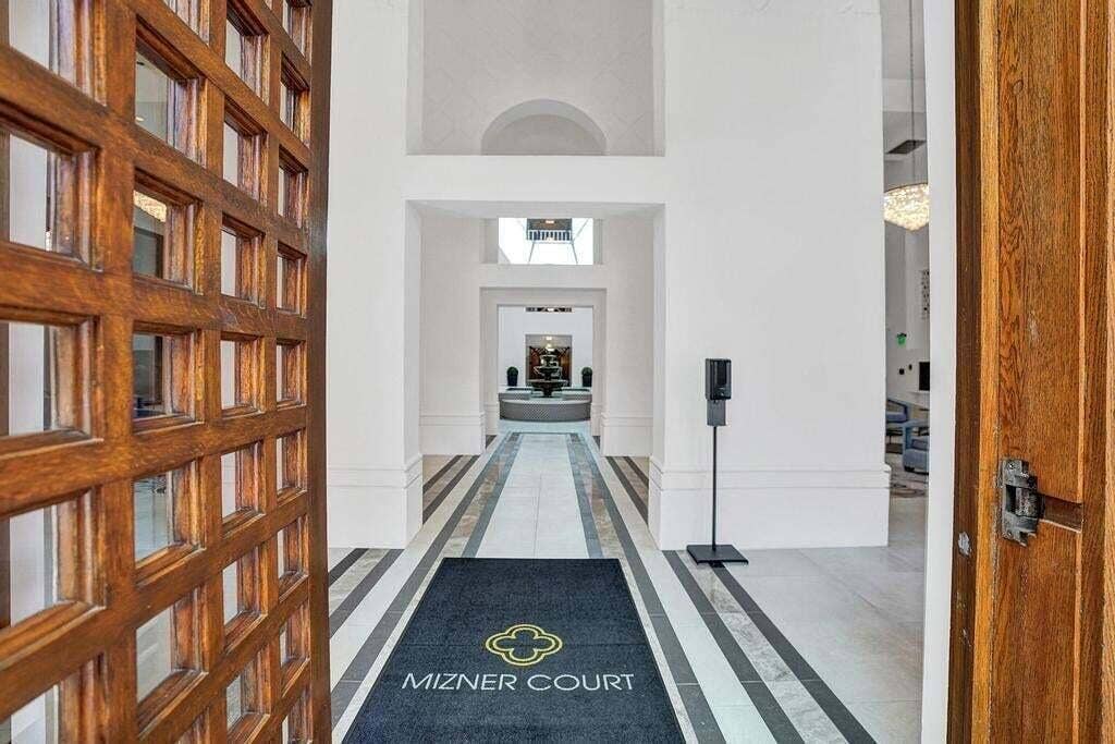 100 SE 5th Avenue, #414, Boca Raton, FL 33432 4.4