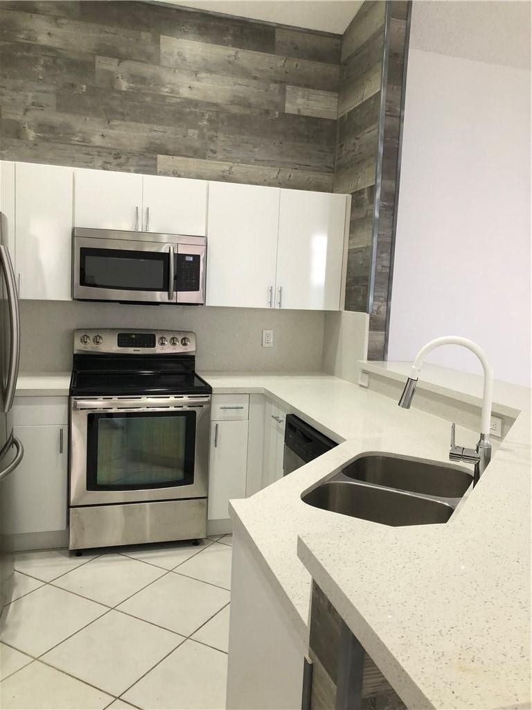 887 SAVANNAH FALLS Drive, Weston, FL 33327 Photo 5