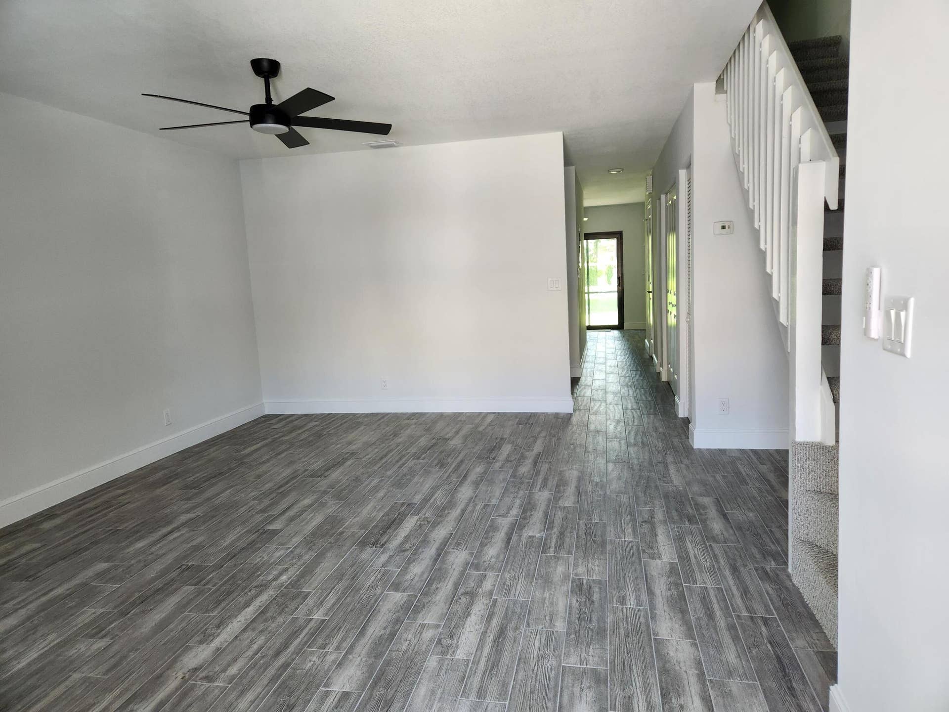 9885 Riverside Drive, Coral Springs, FL 33071 front room at door way