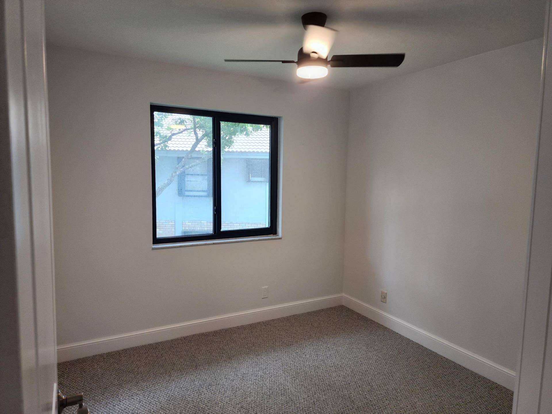 9885 Riverside Drive, Coral Springs, FL 33071 2nd floor middle bedroom #3