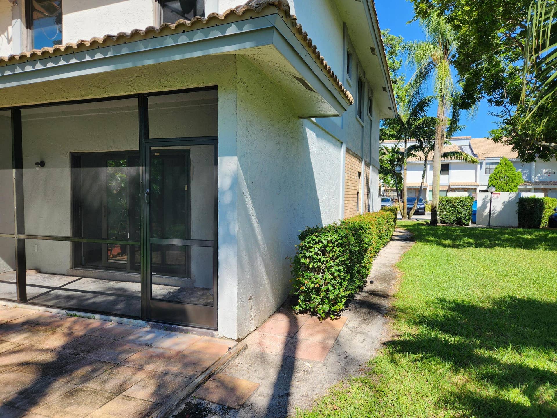 9885 Riverside Drive, Coral Springs, FL 33071 side view from rear of unit