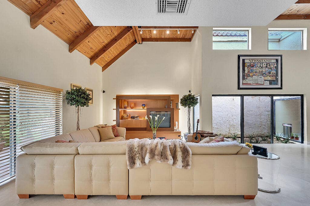 6130 Via Tierra Drive, Boca Raton, FL 33433 6130 Via Tierra Drive, Boca Raton