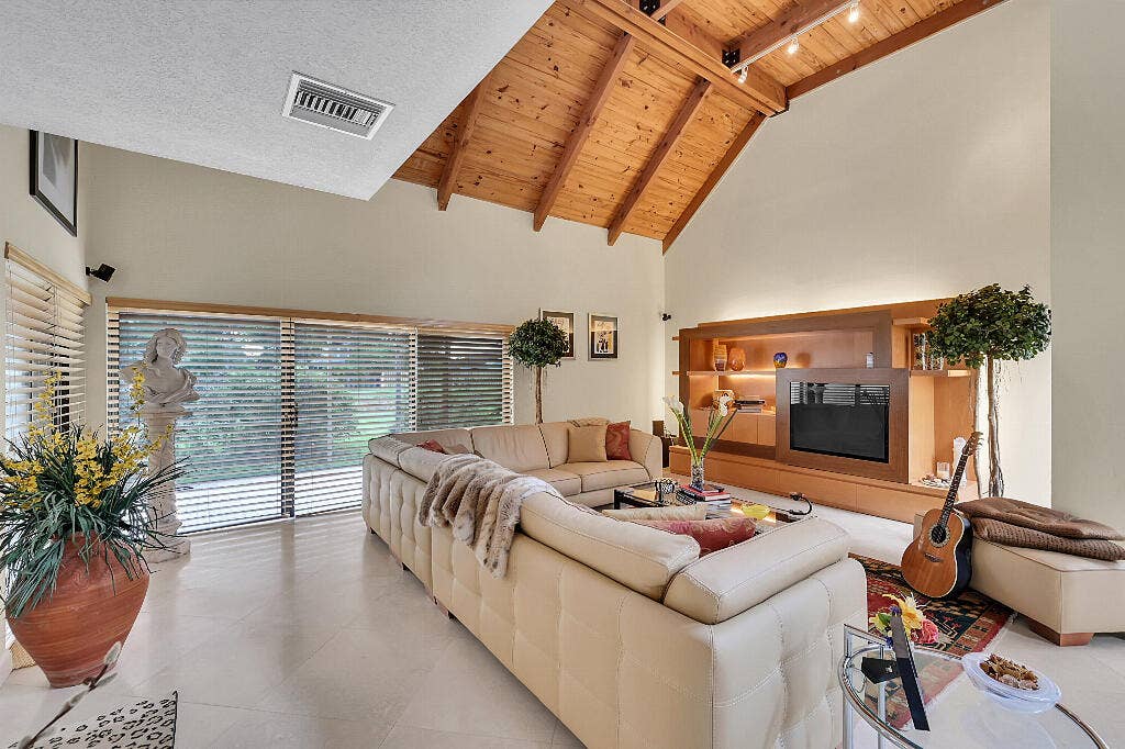 6130 Via Tierra Drive, Boca Raton, FL 33433 6130 Via Tierra Drive, Boca Raton