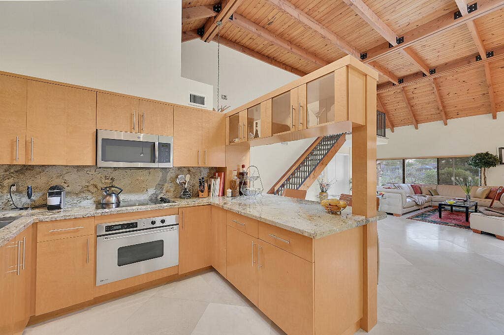 6130 Via Tierra Drive, Boca Raton, FL 33433 6130 Via Tierra Drive, Boca Raton