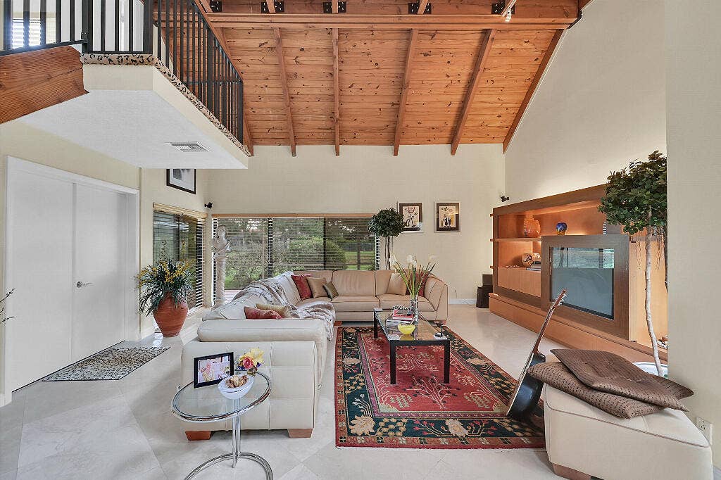 6130 Via Tierra Drive, Boca Raton, FL 33433 6130 Via Tierra Drive, Boca Raton