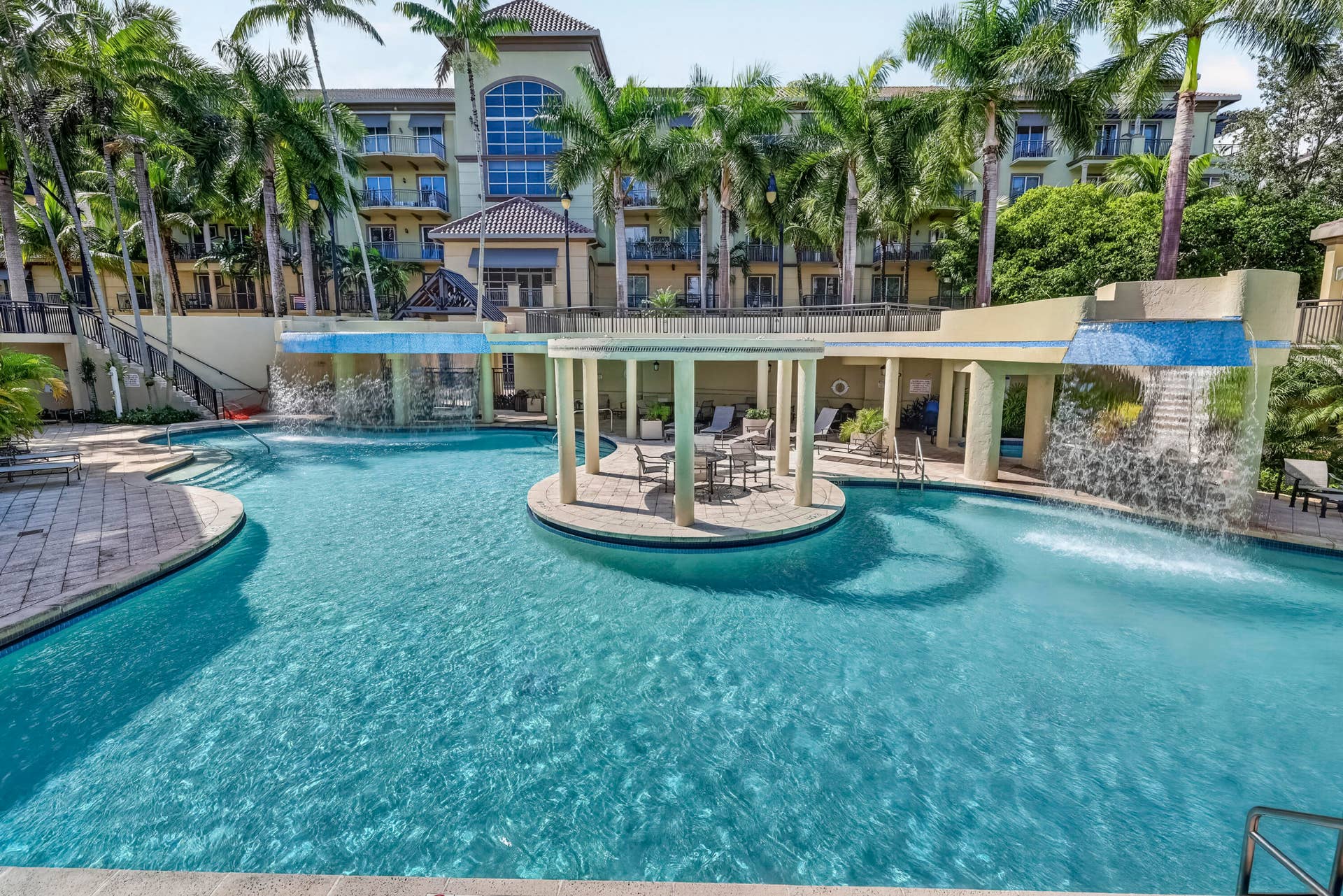 2631 NE 14TH Avenue, #216, Wilton Manors, FL 33334 Resort style pool & amenties