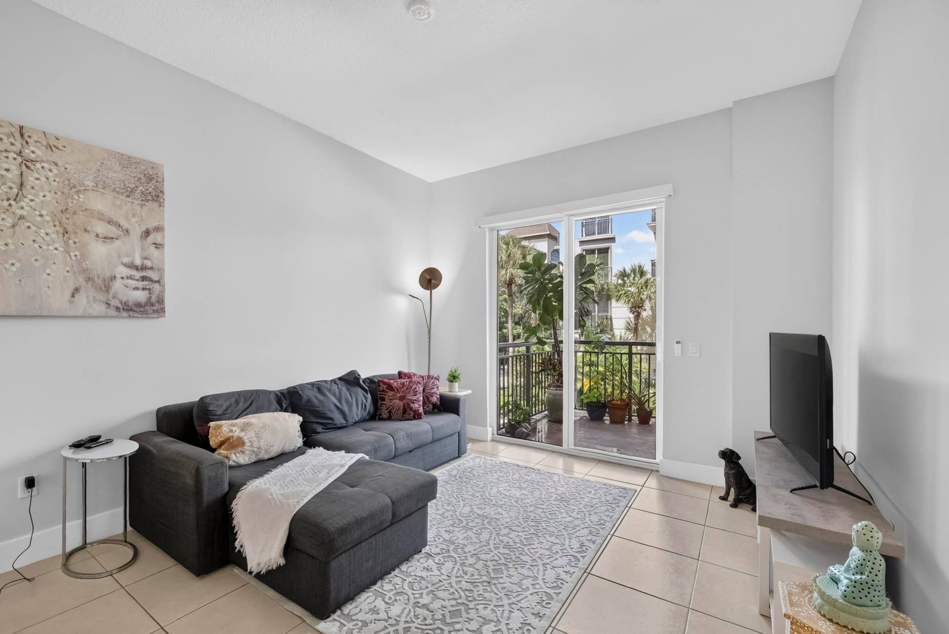 2631 NE 14TH Avenue, #216, Wilton Manors, FL 33334 High ceiling and electric blinds, vantom screens for sliding doors