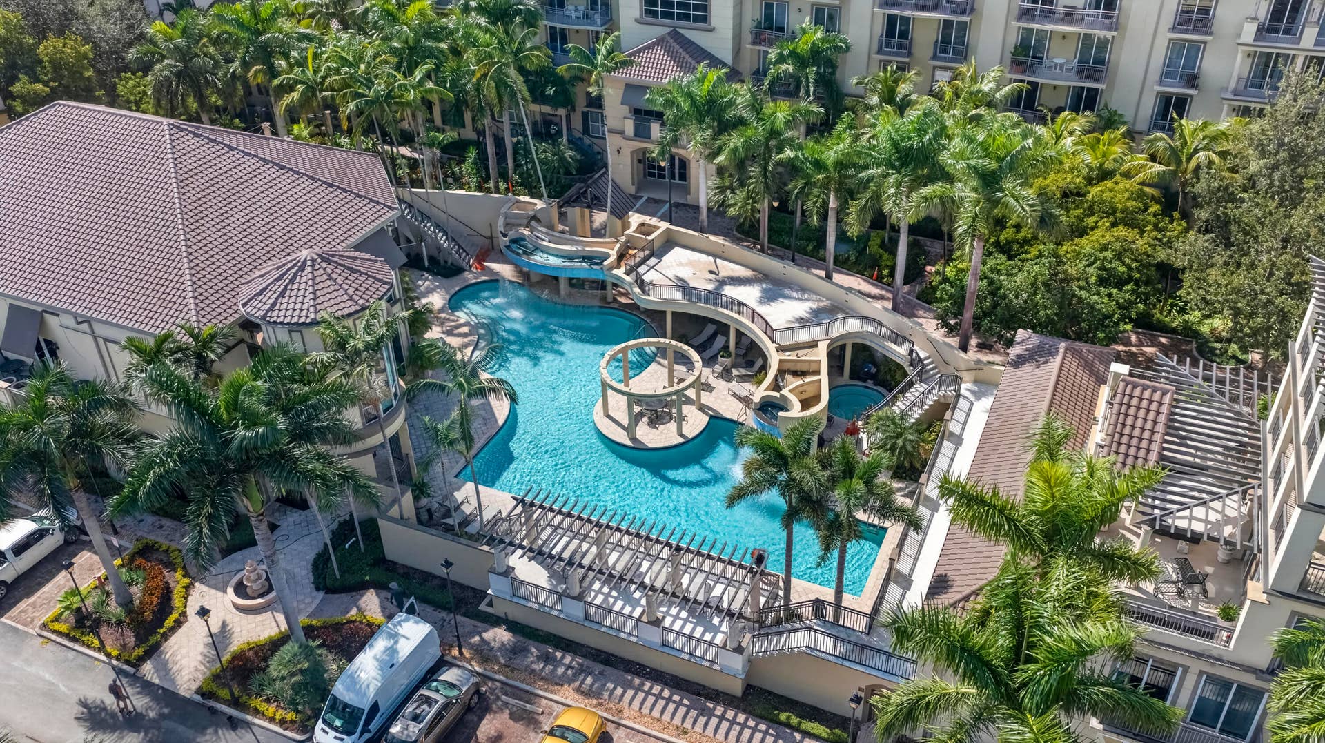 2631 NE 14TH Avenue, #216, Wilton Manors, FL 33334 Areal view of pool