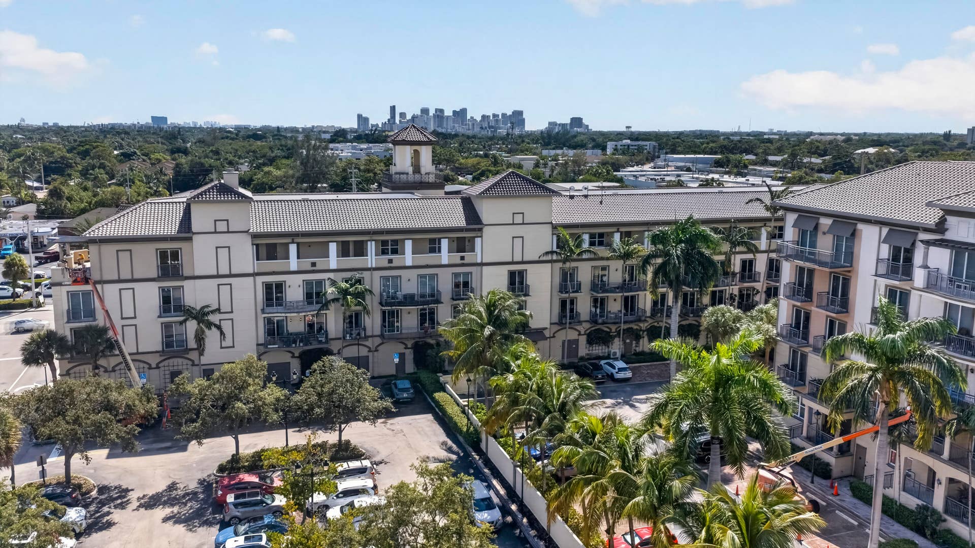 2631 NE 14TH Avenue, #216, Wilton Manors, FL 33334 Wilton Station with Retail parking lot. Access to Walgreen, hairdresser & ventors