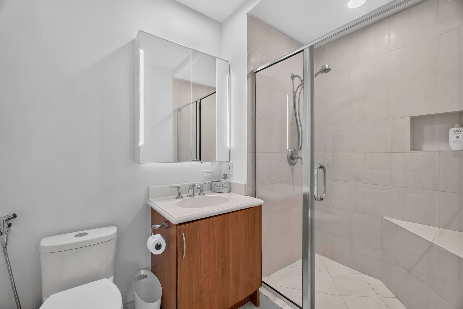 2631 NE 14TH Avenue, #216, Wilton Manors, FL 33334 Sedond full bathroom with shower.