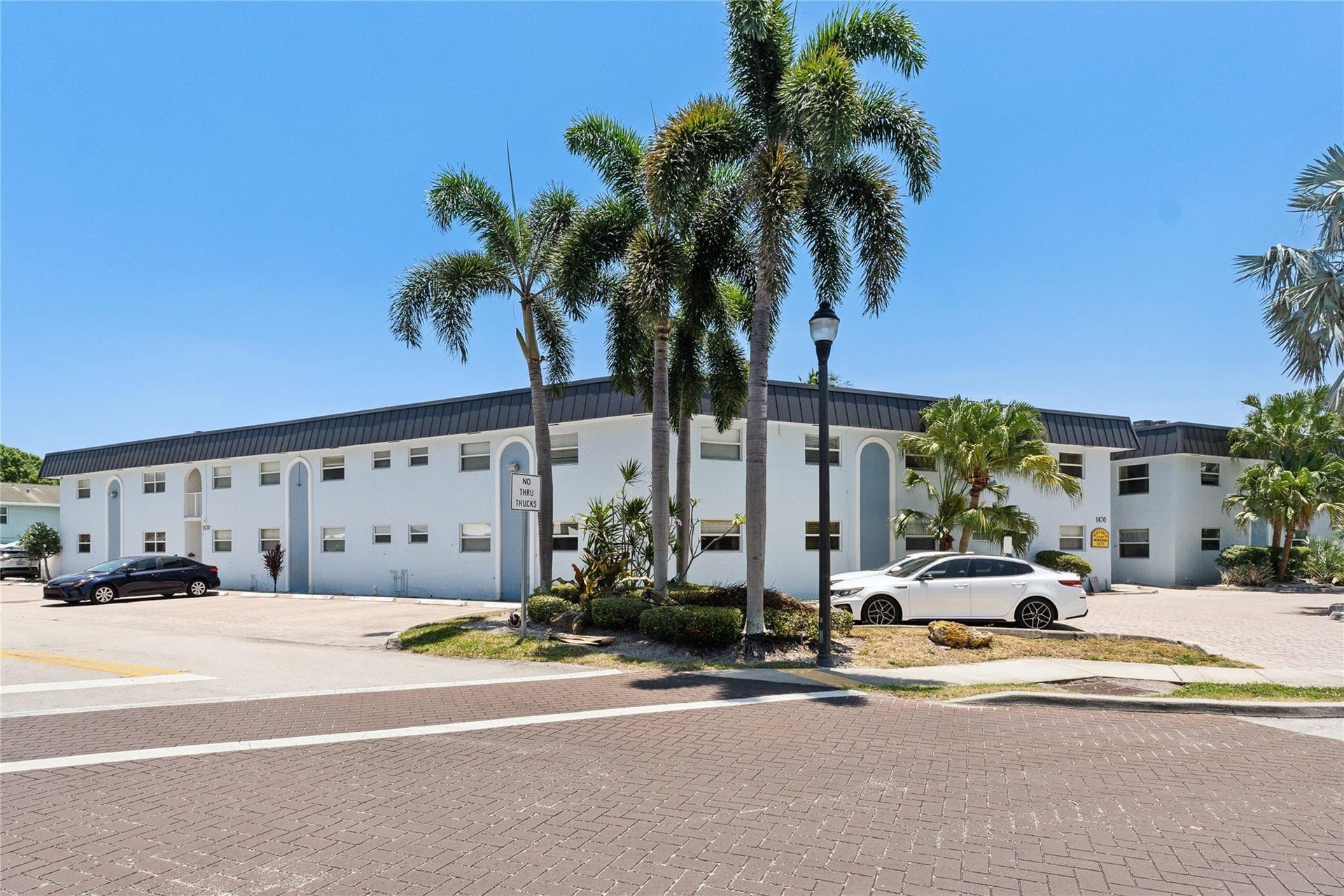1470 N DIXIE Highway, #19, Fort Lauderdale, Fort Lauderdale, FL 33304 New concrete and painting and lighting