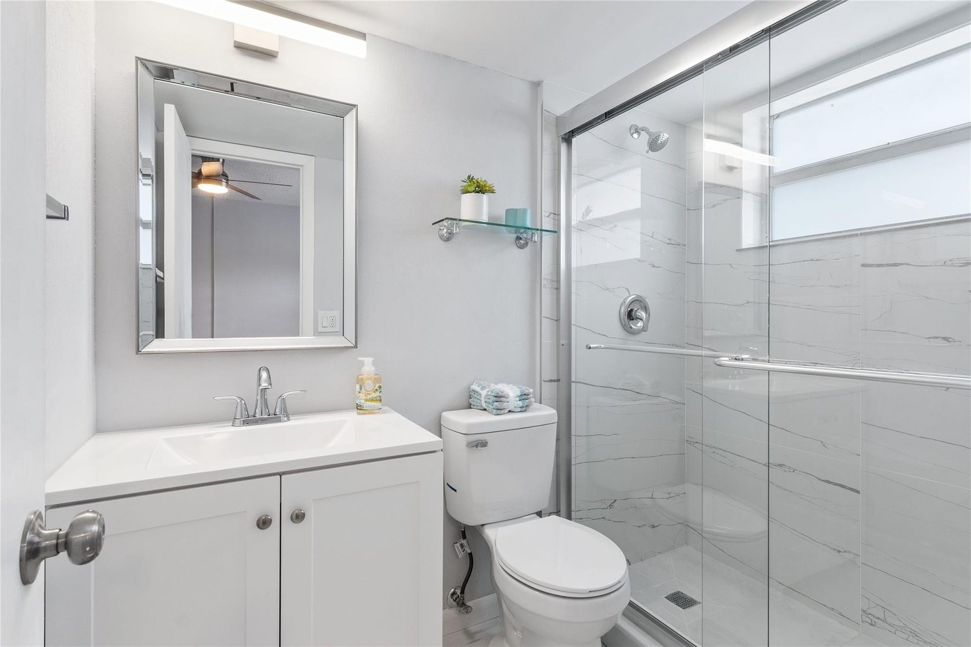 1470 N DIXIE Highway, #19, Fort Lauderdale, Fort Lauderdale, FL 33304 New designer step in shower-new toilet and vanity
