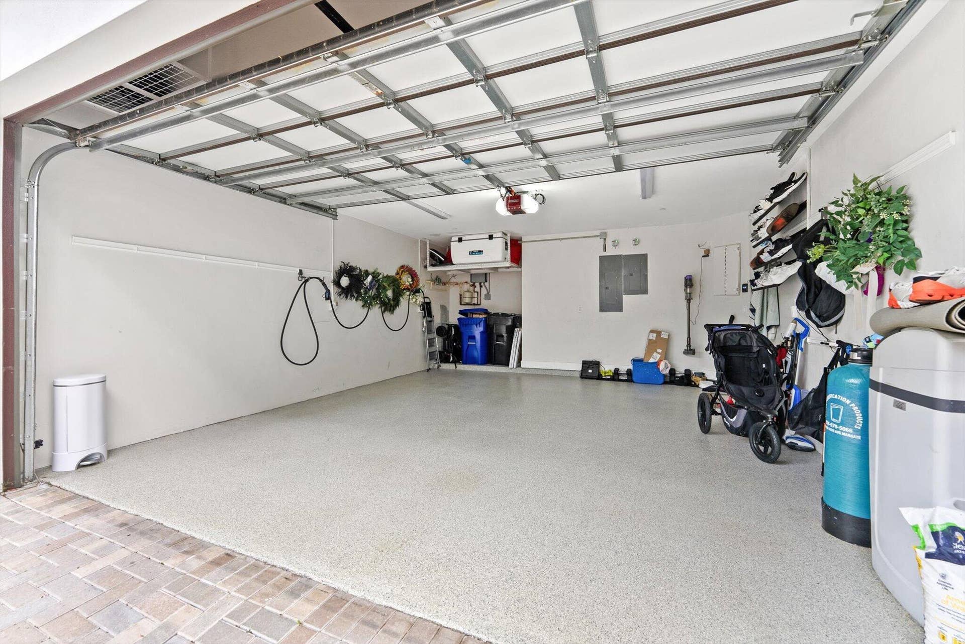 1048 N VICTORIA PARK Road, Fort Lauderdale, FL 33304 48-48