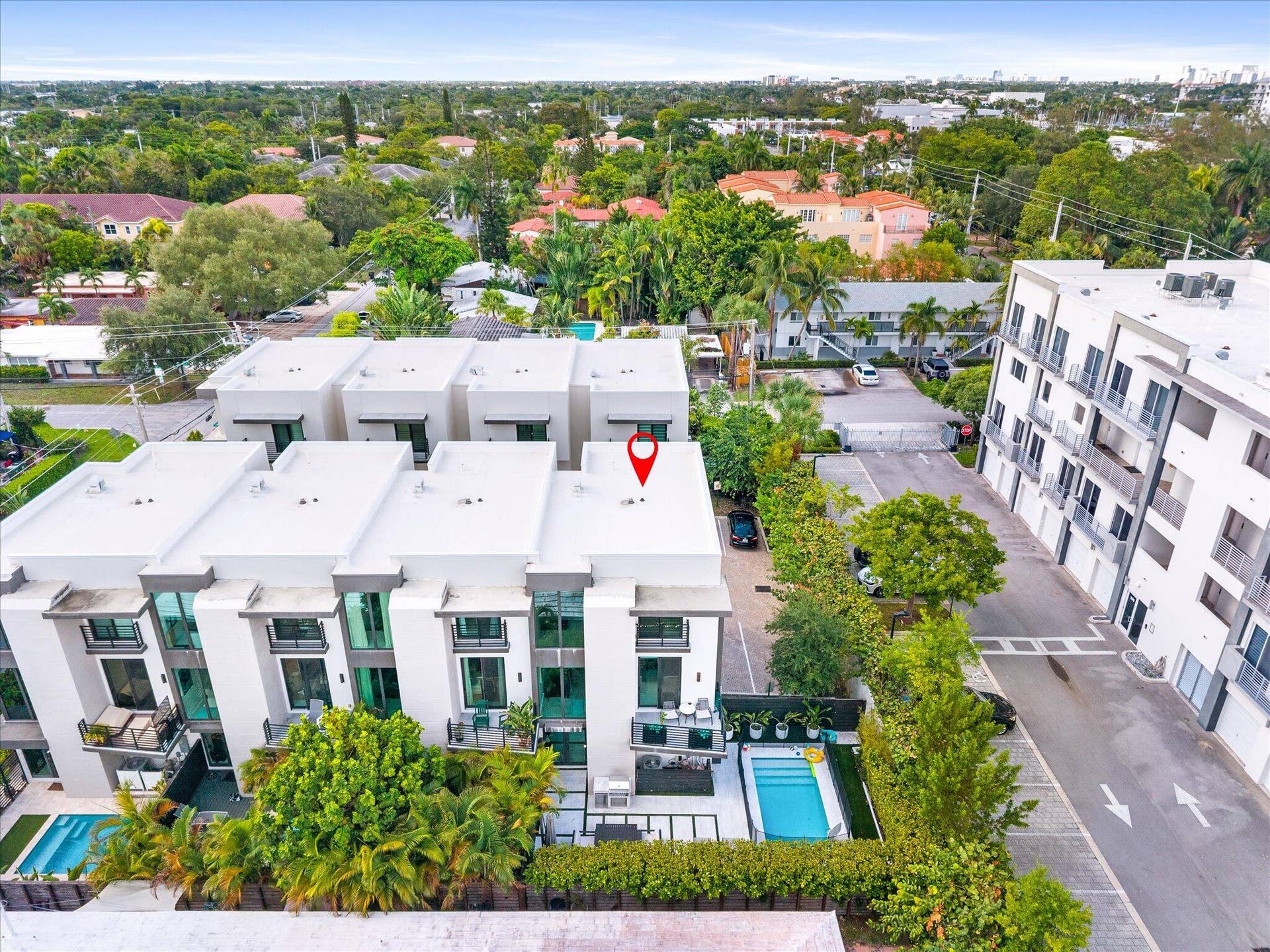 1048 N VICTORIA PARK Road, Fort Lauderdale, FL 33304 52-52