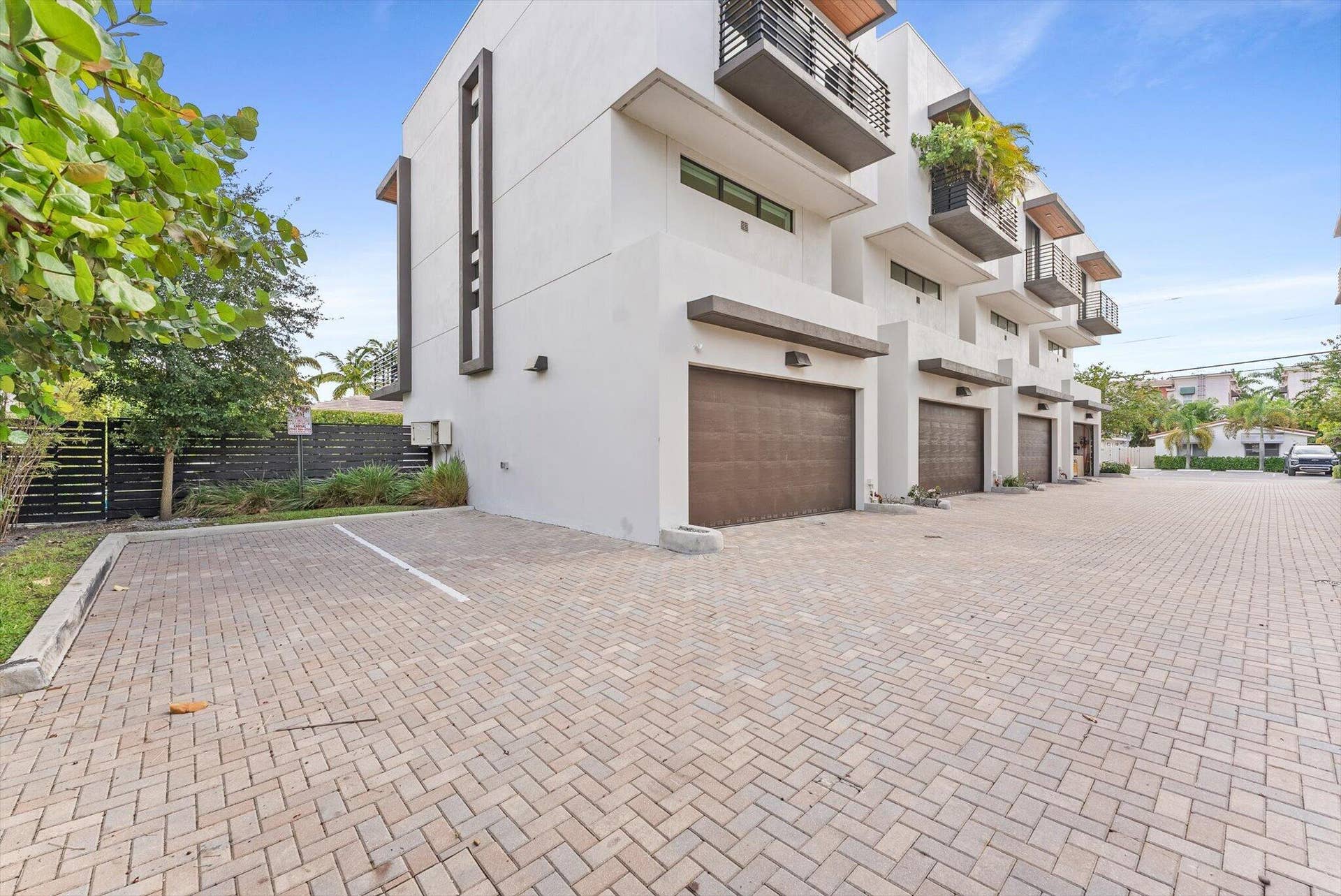 1048 N VICTORIA PARK Road, Fort Lauderdale, FL 33304 05-5