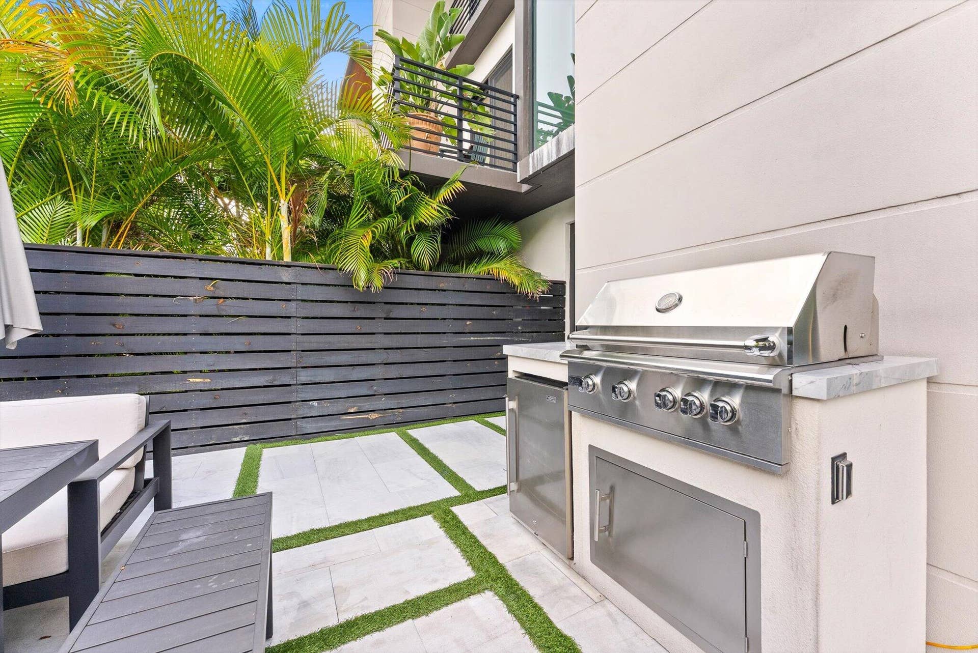 1048 N VICTORIA PARK Road, Fort Lauderdale, FL 33304 46-46
