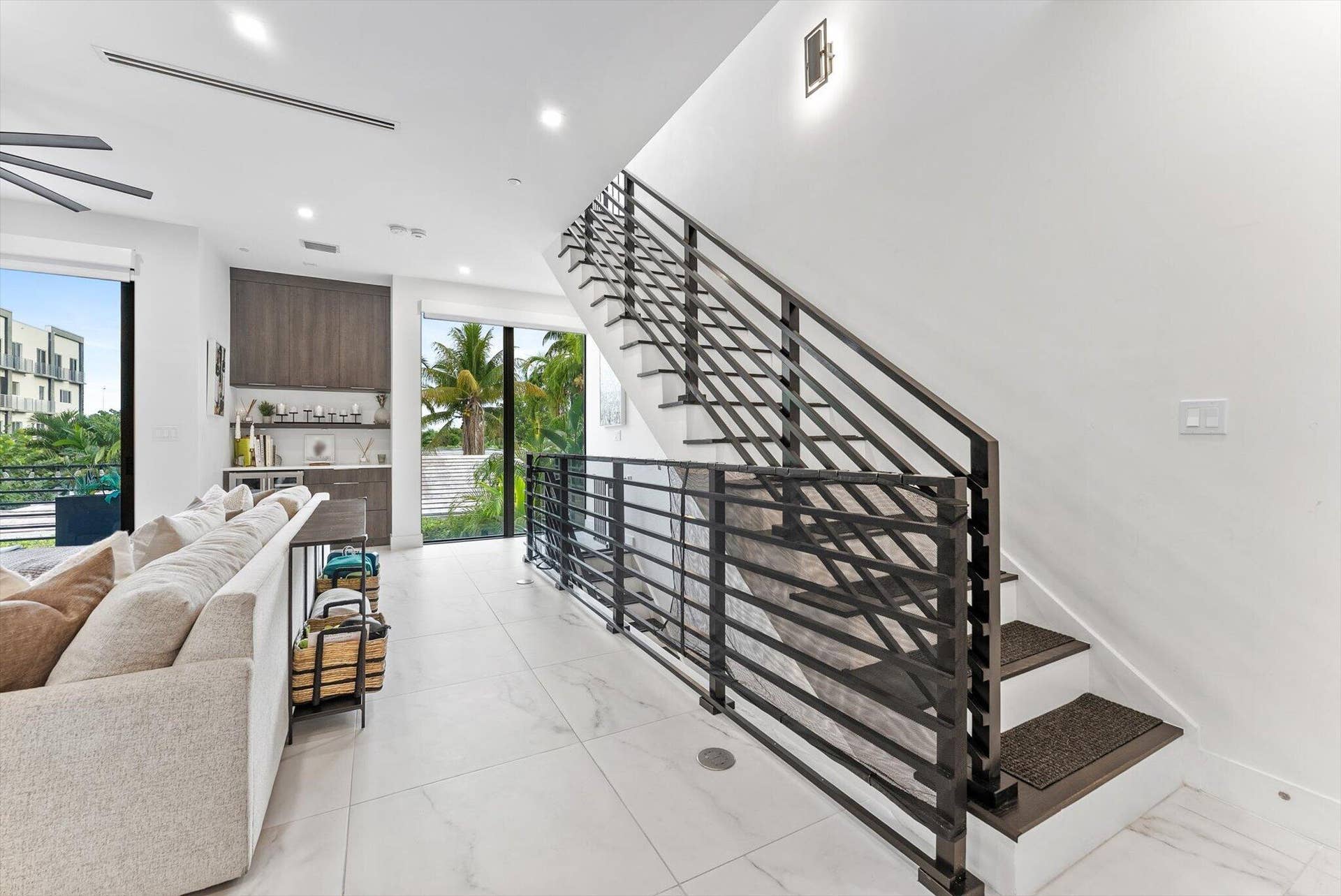 1048 N VICTORIA PARK Road, Fort Lauderdale, FL 33304 29-29