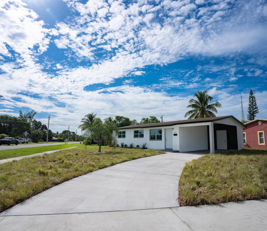 Property photo for 1420 9th Street, Lake Park, FL