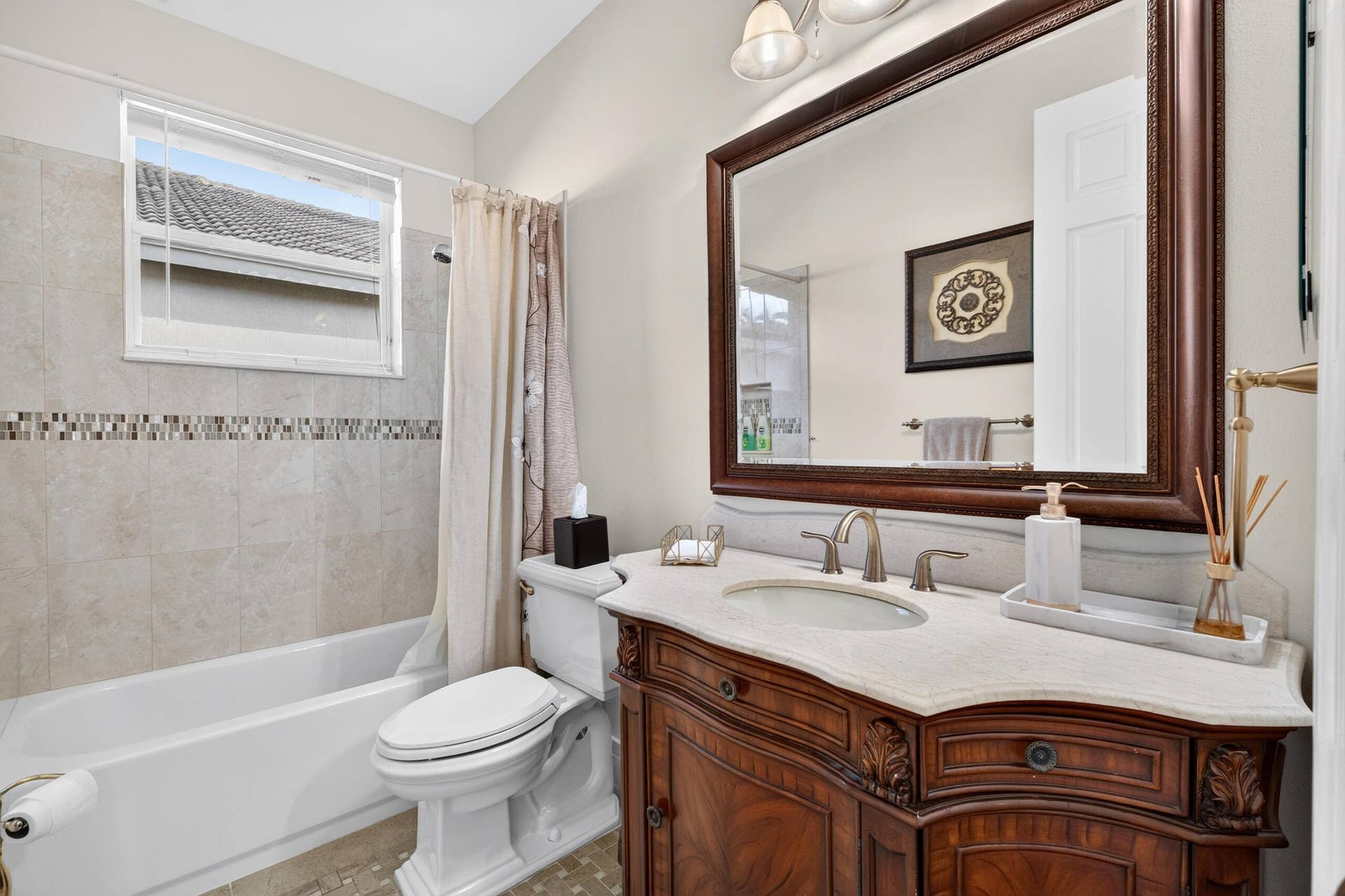 10625 Oak Meadow Lane, Lake Worth, FL 33449 Guest Bathroom Wing 2