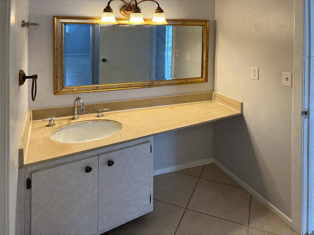 300 BAYVIEW Drive, #403, Sunny Isles Beach, FL 33160 Bathroom II