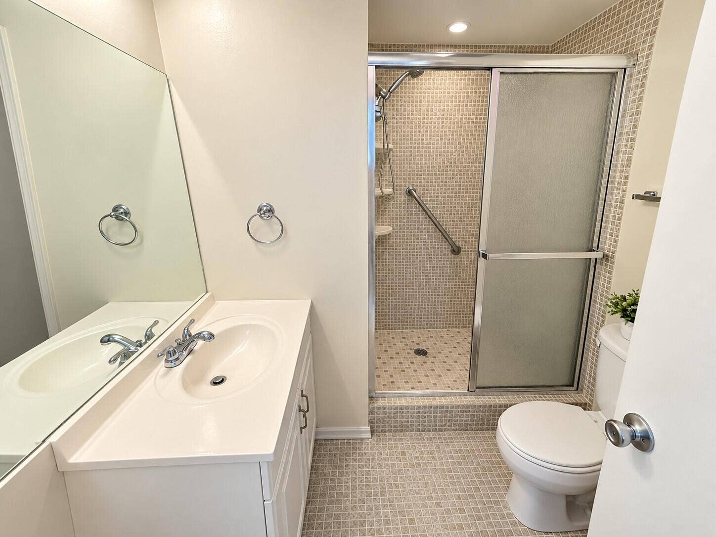 8345 SUNRISE LAKES Boulevard, #109, Sunrise, FL 33322 Tiled Bathroom