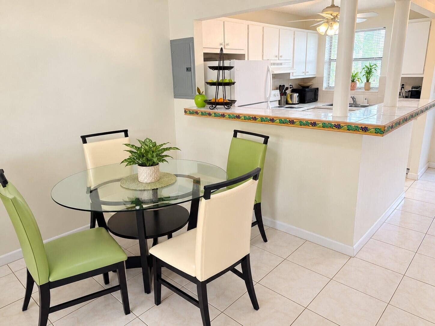 8345 SUNRISE LAKES Boulevard, #109, Sunrise, FL 33322 Dining area and Nook and Kitchen