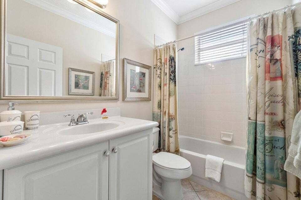 7891 Monarch Court, Delray Beach, FL 33446 bathroom