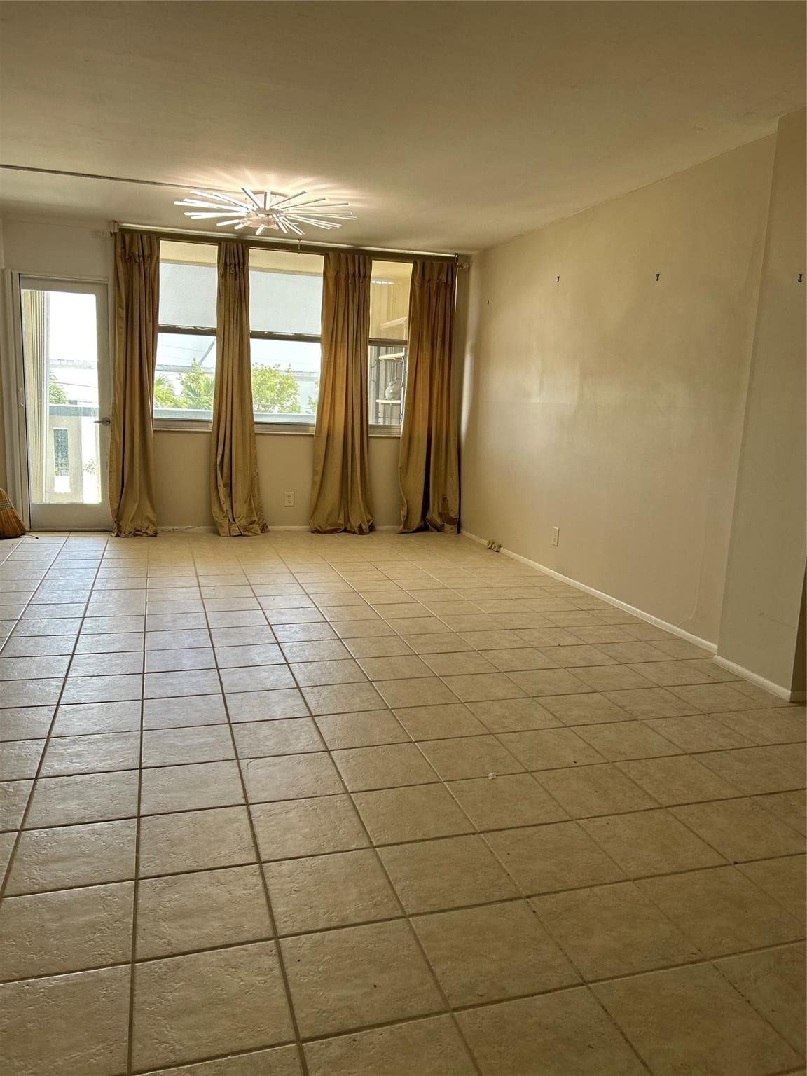 305 N POMPANO BEACH Boulevard, #206, Pompano Beach, Pompano Beach, FL 33062 Large ceramic tile flooring, oversized picture windows, and a glass-paneled exterior door