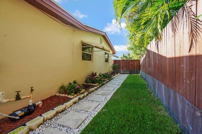 416 LIGHTHOUSE Drive, North Palm Beach, North Palm Beach, FL 33408 416 Lighthouse Drive North-small-034-024