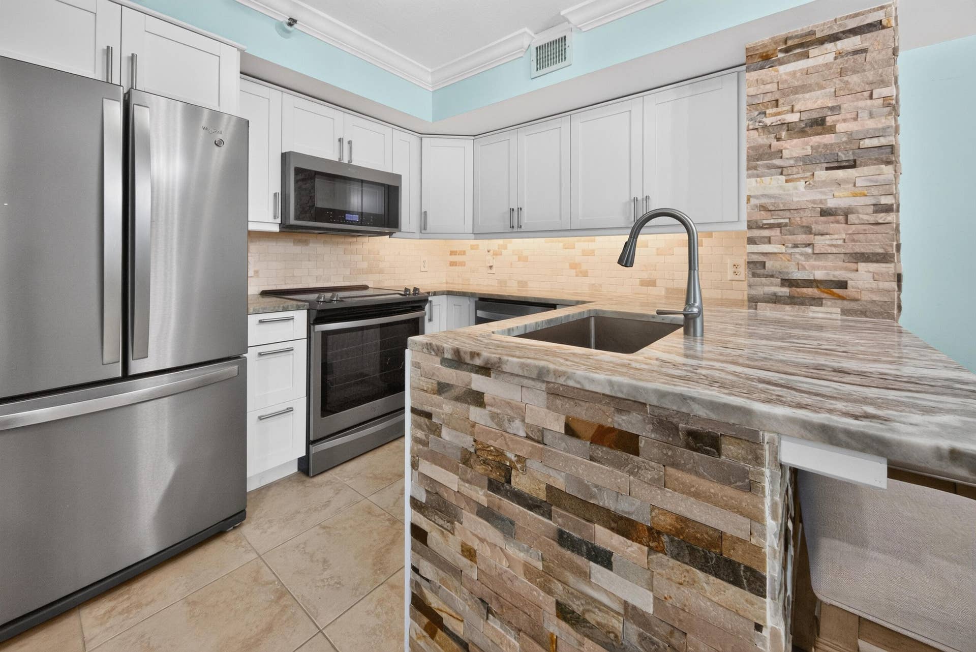 131 Yacht Club Way, #109, Hypoluxo, FL 33462 custom counter top