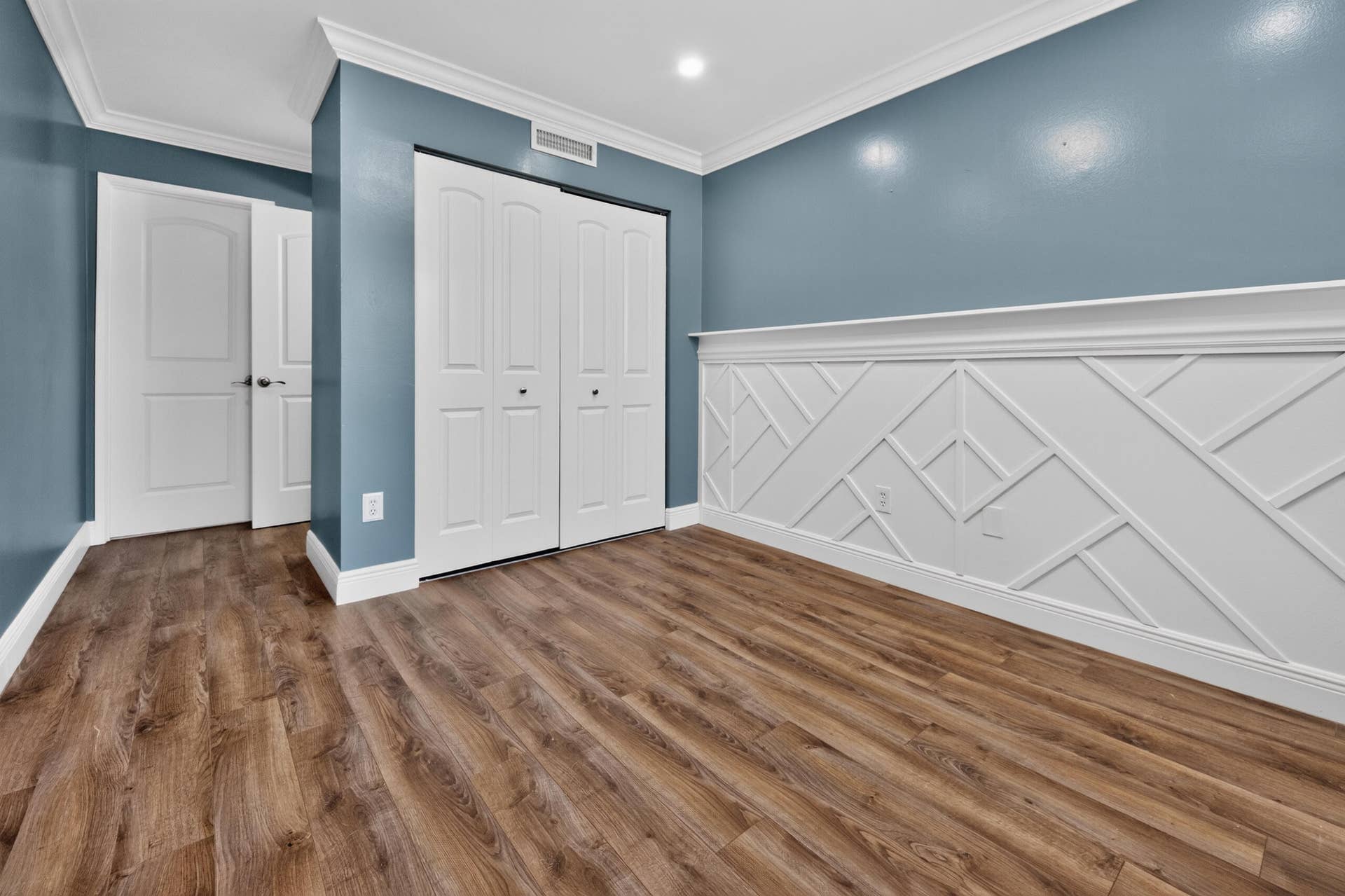 131 Yacht Club Way, #109, Hypoluxo, FL 33462 guest bedroom, custom millwork