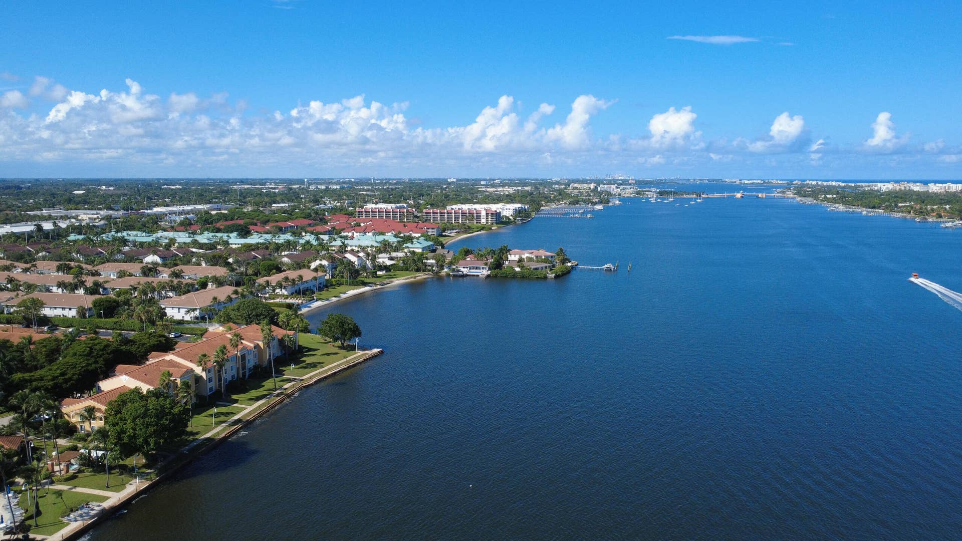 131 Yacht Club Way, #109, Hypoluxo, FL 33462 Private gated waterfront community