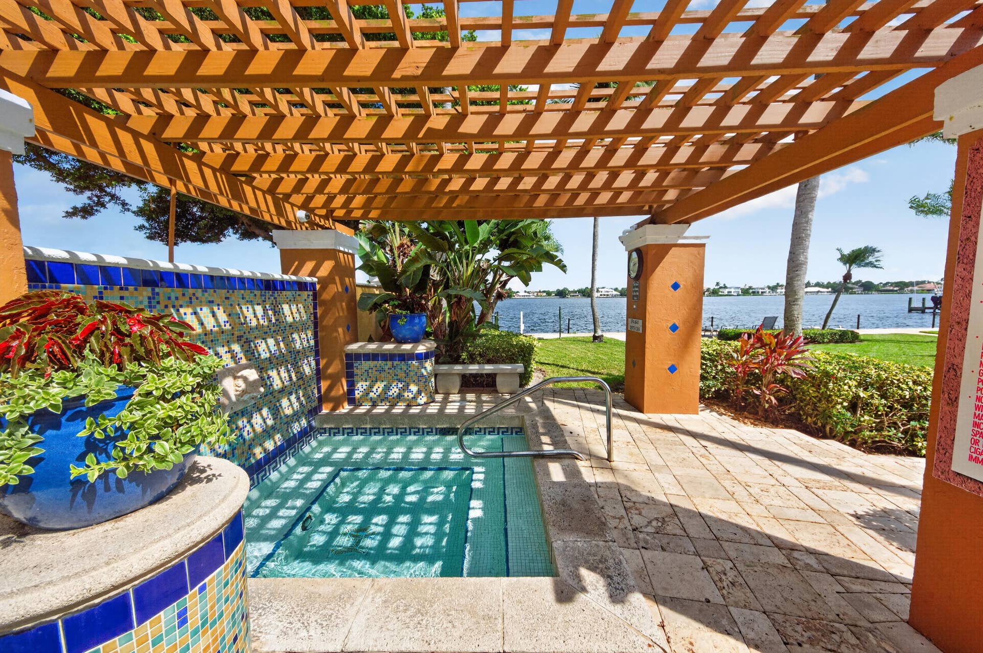 131 Yacht Club Way, #109, Hypoluxo, FL 33462 jacuzzi