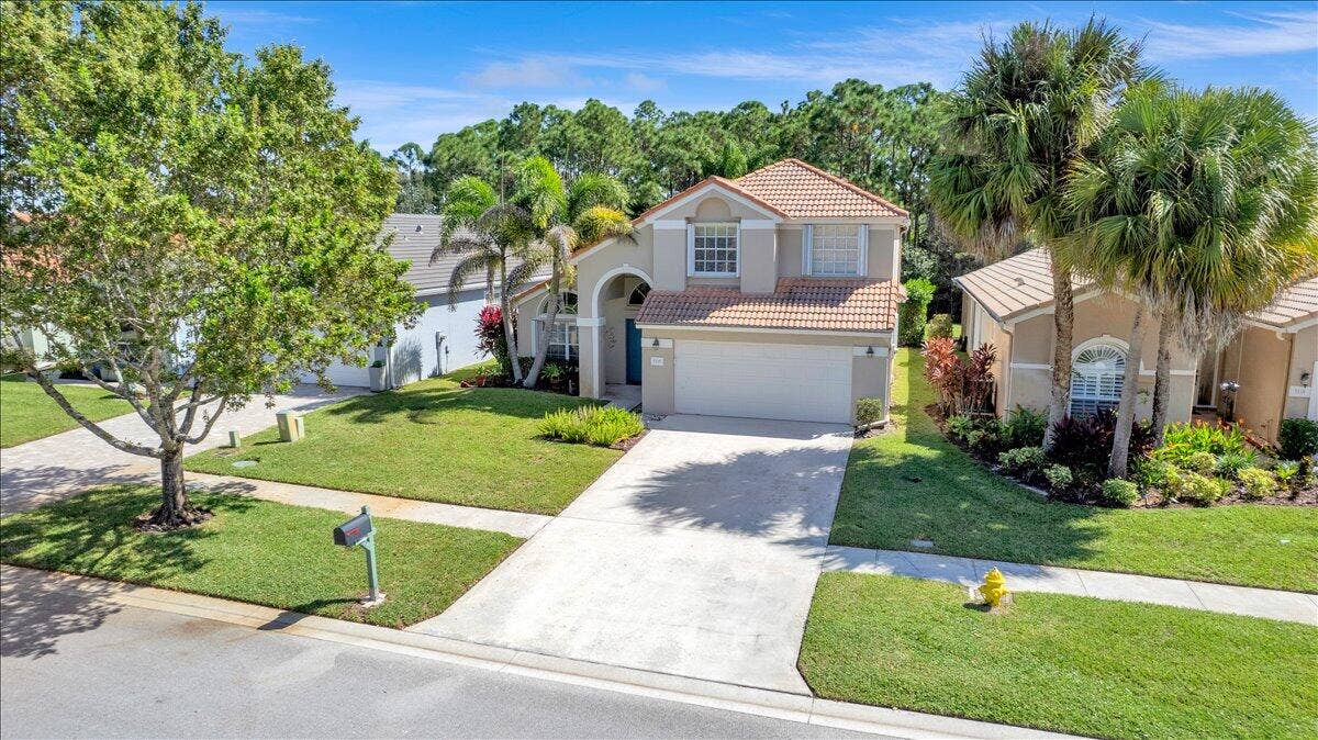 7119 SE Twin Oaks Circle, Stuart, FL 34997 Welcome to Summerfield