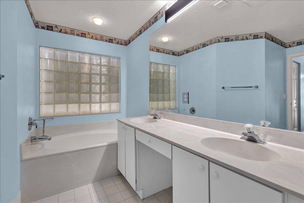 7119 SE Twin Oaks Circle, Stuart, FL 34997 Master Bath