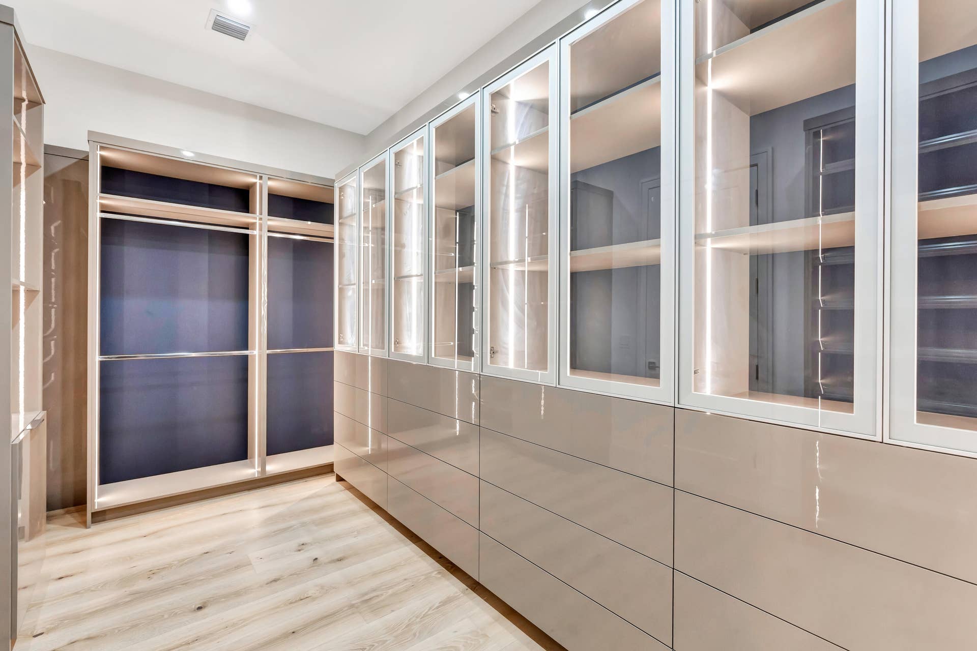 2nd floor his closet