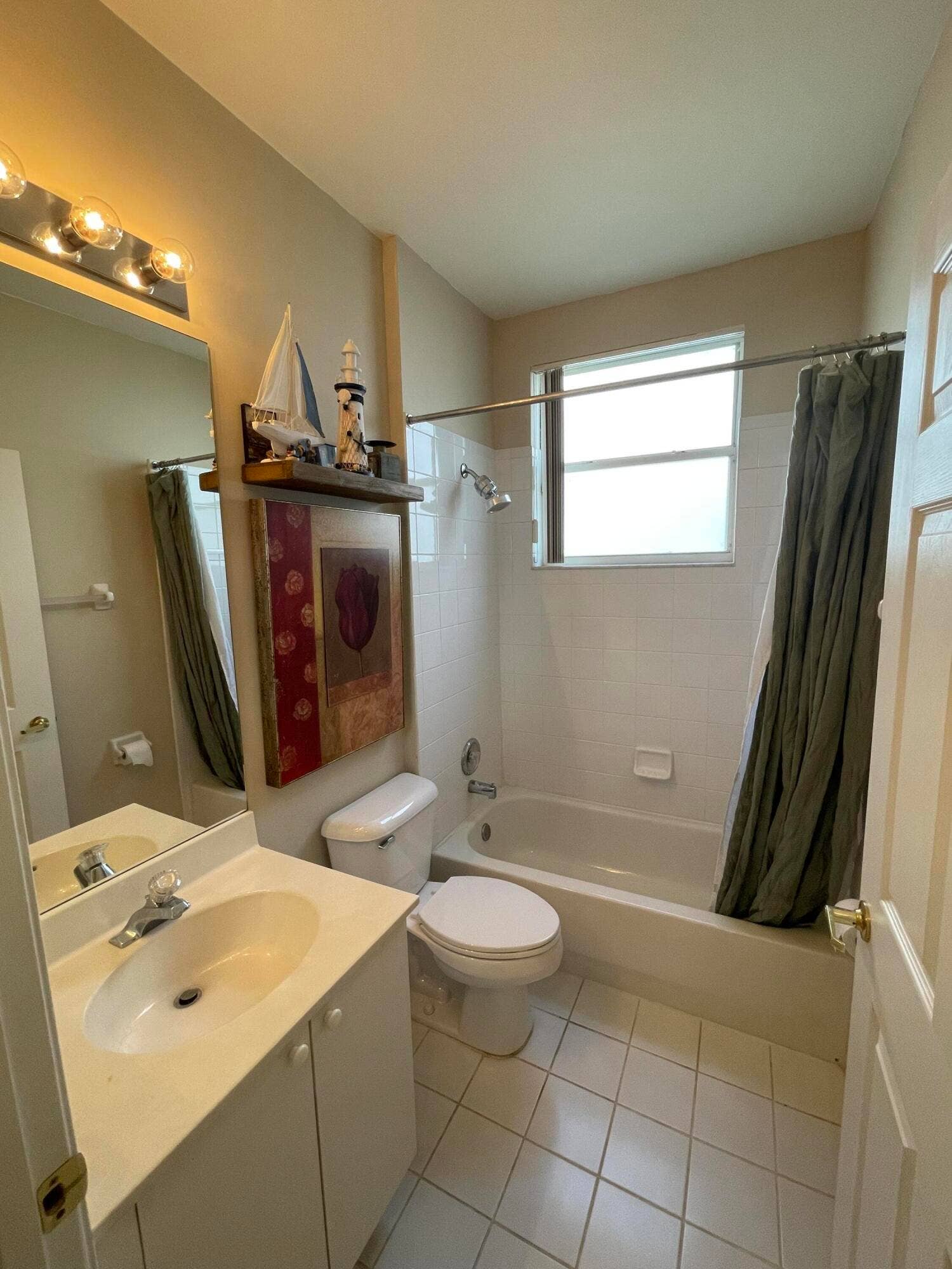 7911 Laina Lane, #1, Boynton Beach, FL 33437 Second Bathroom