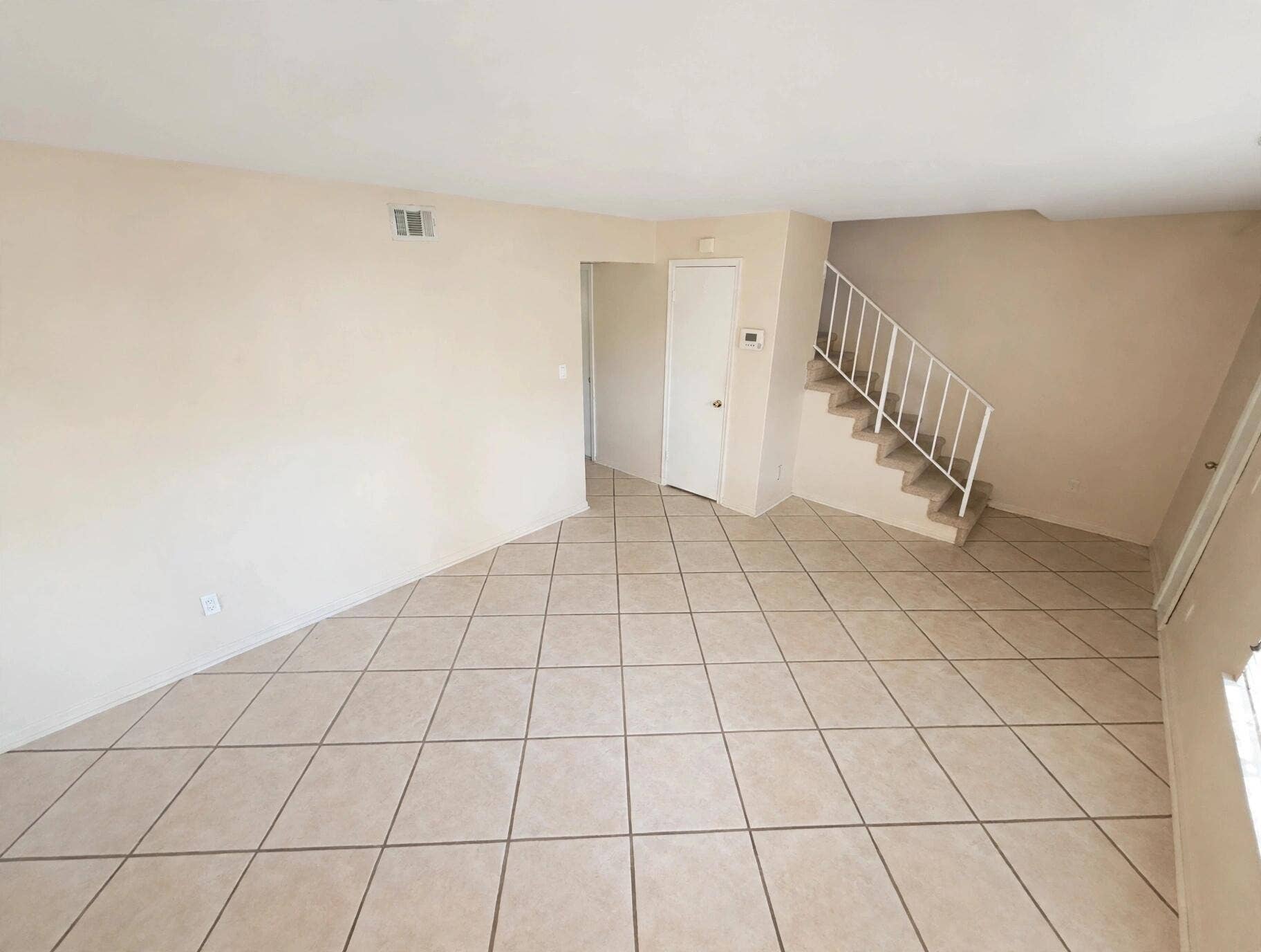 Living room / furniture removed with AI