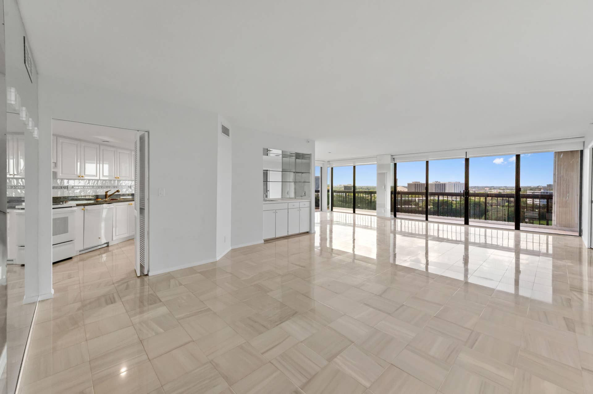 1900 CONSULATE Place, #1004, West Palm Beach, FL 33401 06 Living Room 03