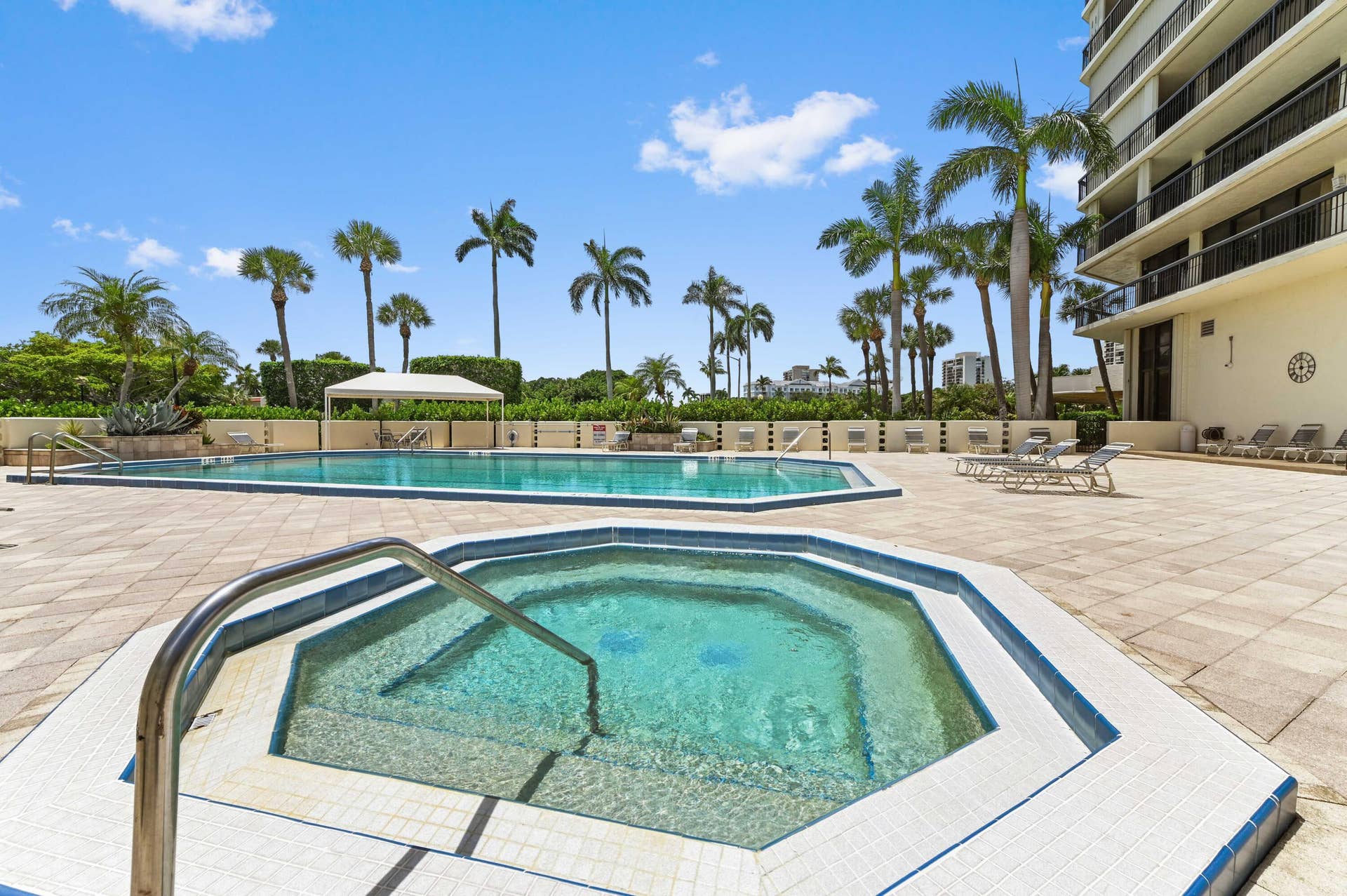 1900 CONSULATE Place, #1004, West Palm Beach, FL 33401 44 pool 03