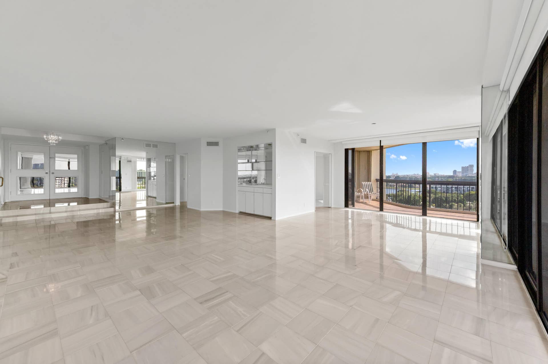 1900 CONSULATE Place, #1004, West Palm Beach, FL 33401 08 Living Room 05